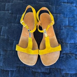 Chie Mihara yellow/gold sandal